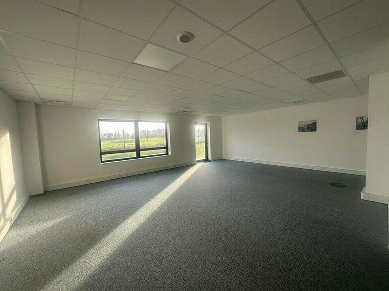 Office in Molsheim for lease - Building Photo - Image 2 of 6