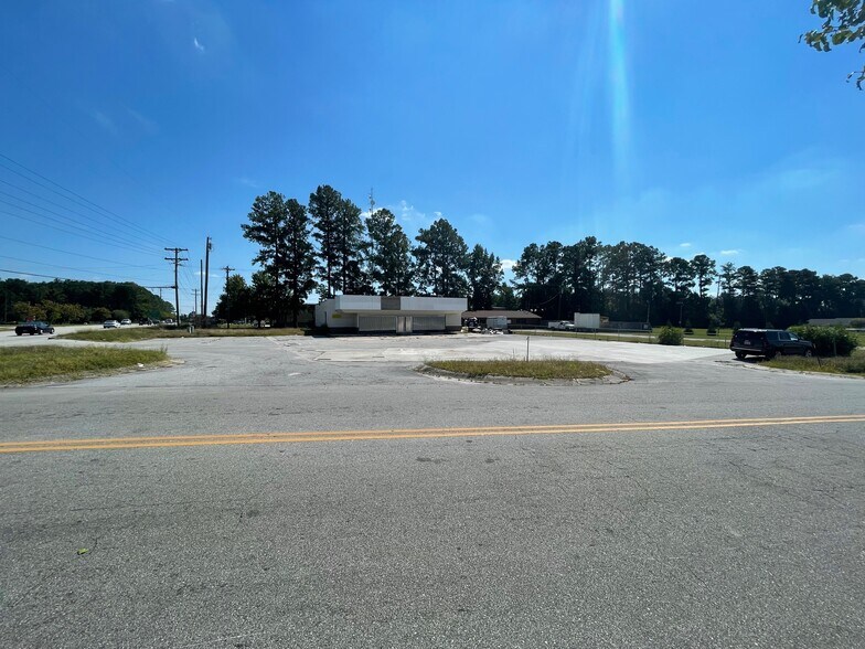 3 Aragona Blvd, Jacksonville, NC à vendre - Photo du bâtiment - Image 3 de 8