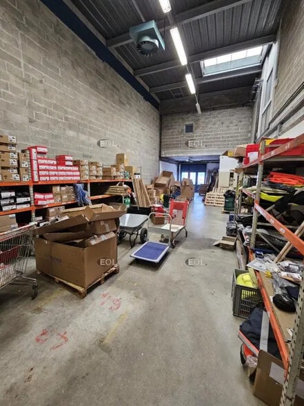 Flex in Fresnes for lease - Interior Photo - Image 3 of 7