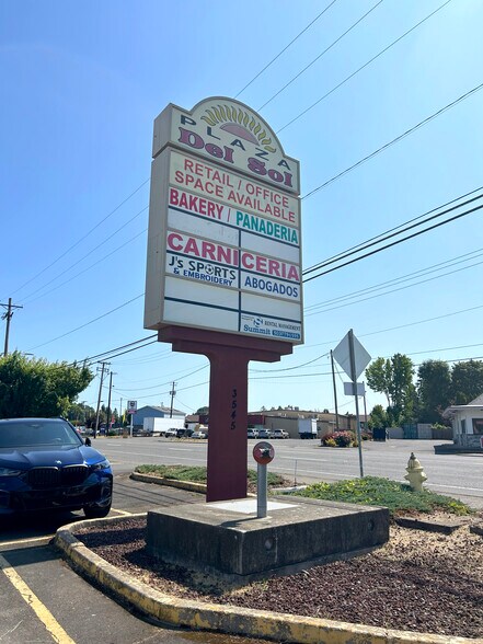 3545 Portland Rd NE, Salem, OR à louer - Photo du bâtiment - Image 2 de 4