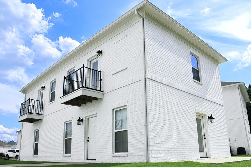 200 Park West Loop, Oxford, MS à vendre - Photo du bâtiment - Image 2 de 14