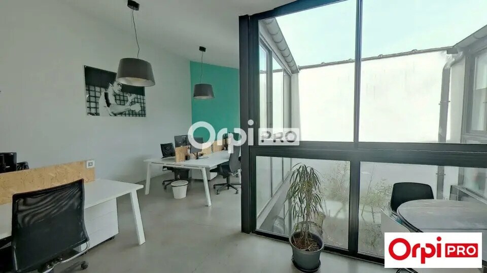 Office in Lille for lease - Interior Photo - Image 2 of 7