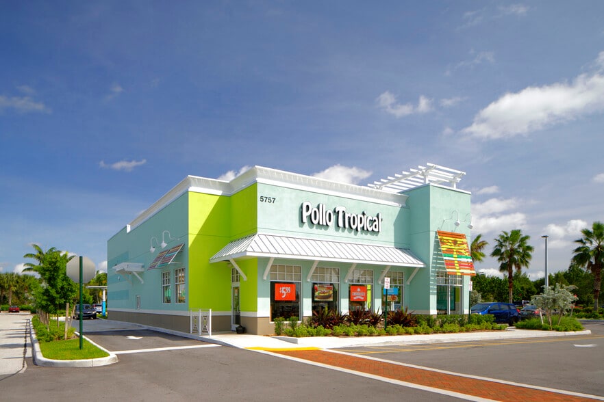5821-5893 W Oakland Park Blvd, Lauderhill, FL for lease - Building Photo - Image 3 of 4