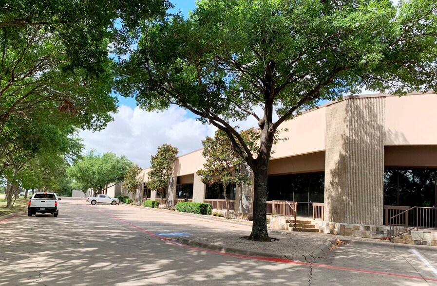 2900 Gateway Dr, Irving, TX à louer - Photo du bâtiment - Image 2 de 9