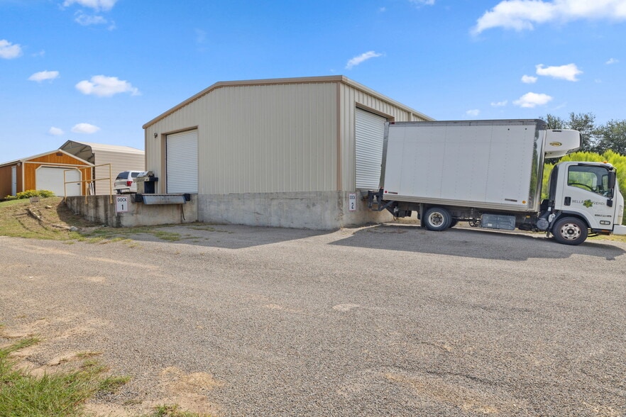 5820 US-290 portfolio of 5 properties for sale on LoopNet.ca - Building Photo - Image 3 of 61