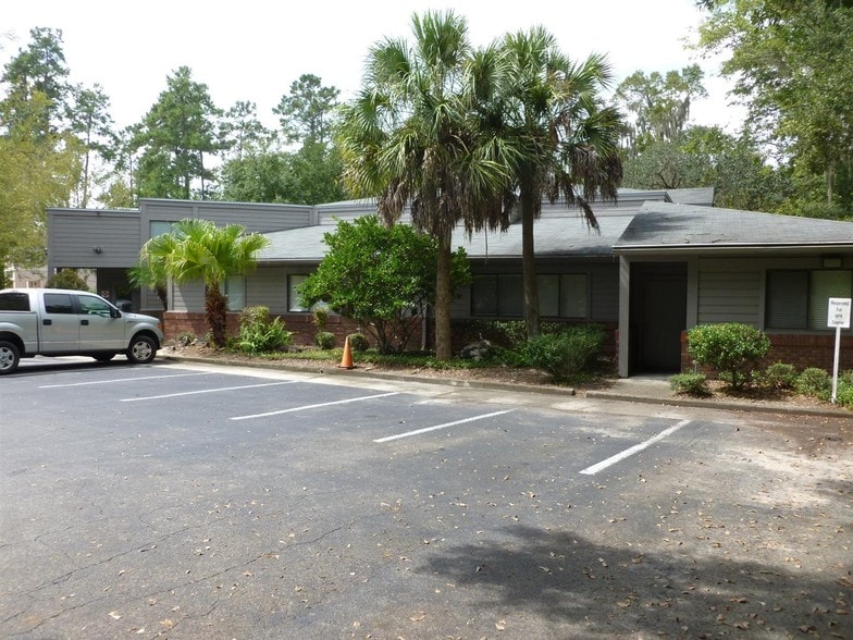 1034 NW 57th St, Gainesville, FL for lease - Building Photo - Image 3 of 54