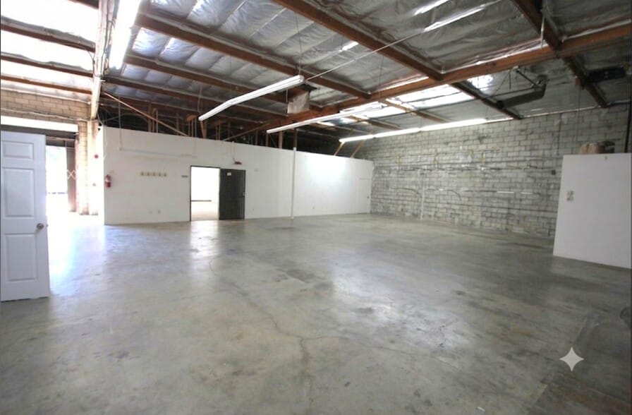 1700 S Central Ave, Los Angeles, CA for lease - Building Photo - Image 2 of 15