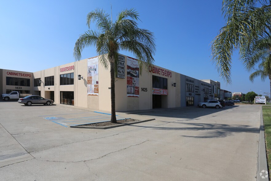 1423-1449 S State College Blvd, Anaheim, CA à louer - Photo du bâtiment - Image 3 de 9