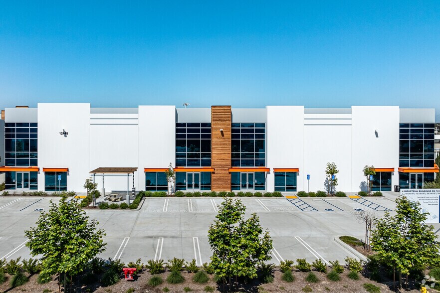 County Rd & East End Ave, Chino, CA à louer - Photo du bâtiment - Image 3 de 7