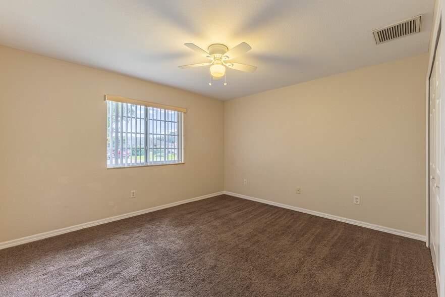 717 SE 8th St, Cape Coral, FL for sale - Building Photo - Image 3 of 17