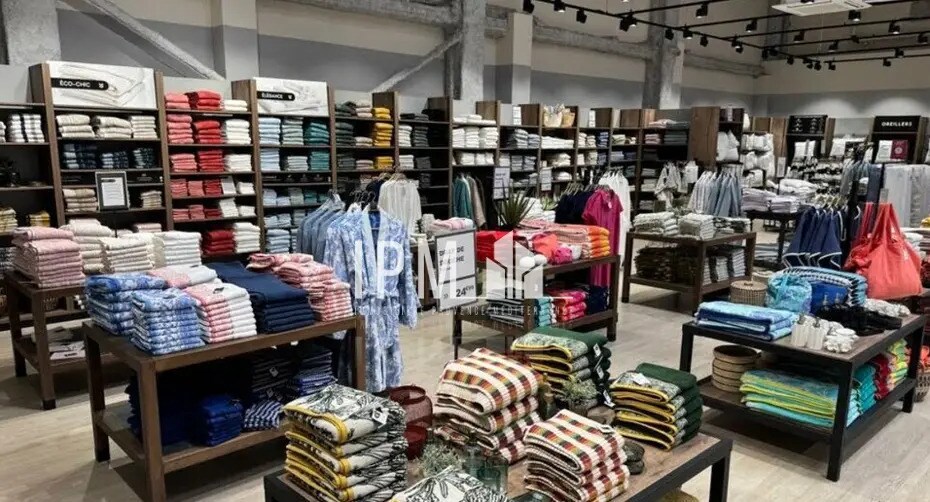 Retail in Cabriès for lease - Interior Photo - Image 2 of 5