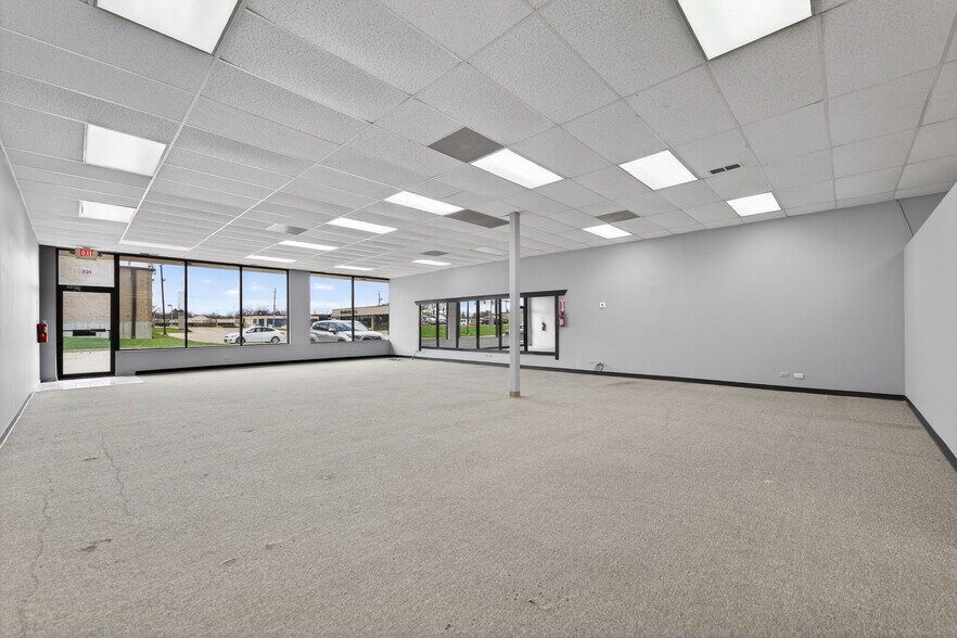755-785 N Quentin Rd, Palatine, IL for lease - Lobby - Image 2 of 7
