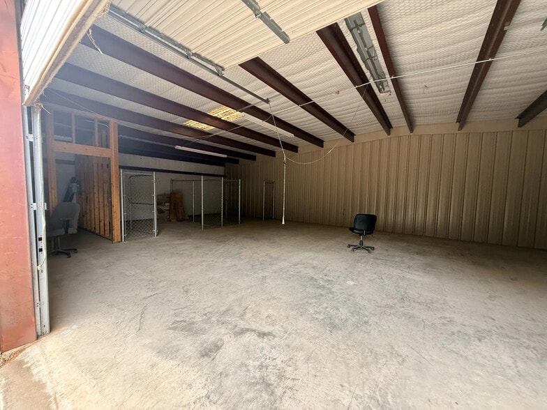 830 Southpark Cir, Athens, TX for lease - Interior Photo - Image 3 of 7