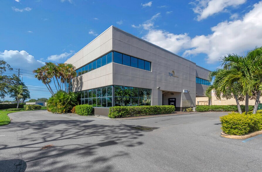 5801 Ulmerton Rd, Clearwater, FL à louer - Photo du bâtiment - Image 3 de 27