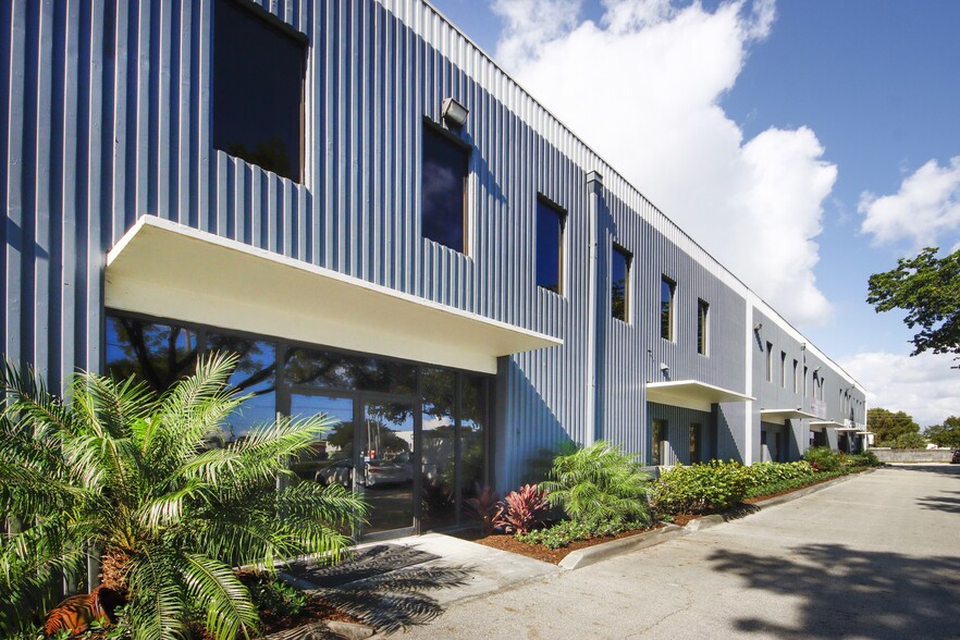 1551 N Powerline Rd, Pompano Beach, FL for lease - Building Photo - Image 1 of 9