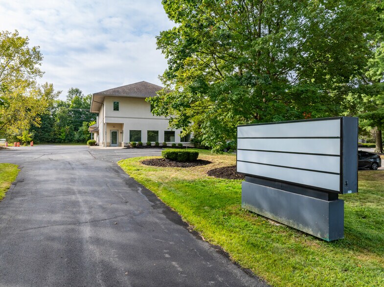 171 Green Meadows Dr S, Lewis Center, OH à louer - Photo du bâtiment - Image 2 de 25