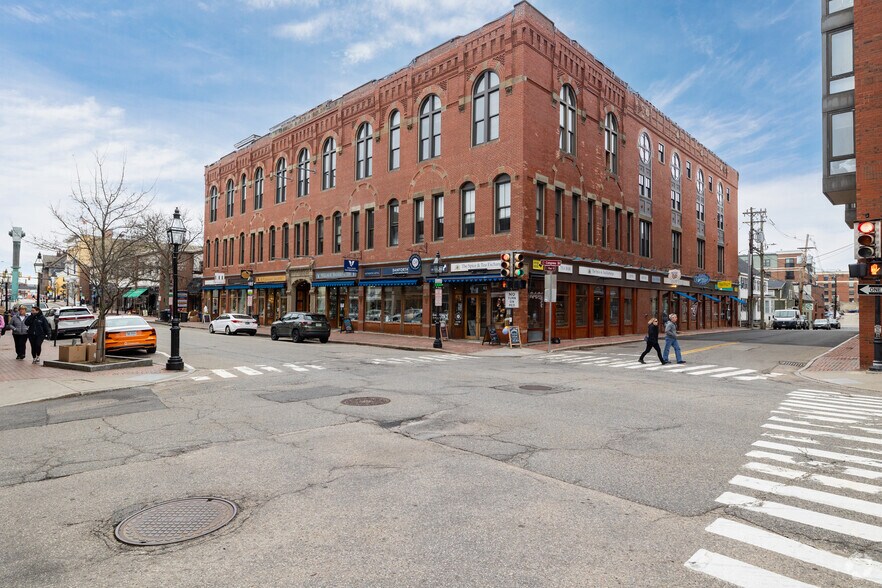 75 Congress St, Portsmouth, NH à louer - Photo du bâtiment - Image 2 de 35