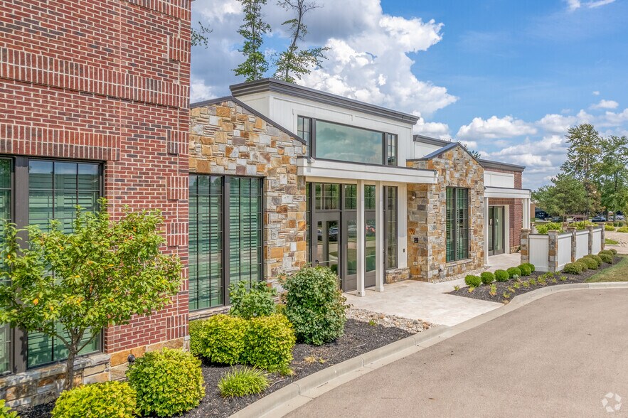 10627 Techwoods Cir, Blue Ash, OH à vendre - Photo du bâtiment - Image 2 de 20