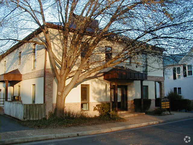 5 N Hamilton St, Middleburg, VA à vendre - Photo du bâtiment - Image 2 de 10