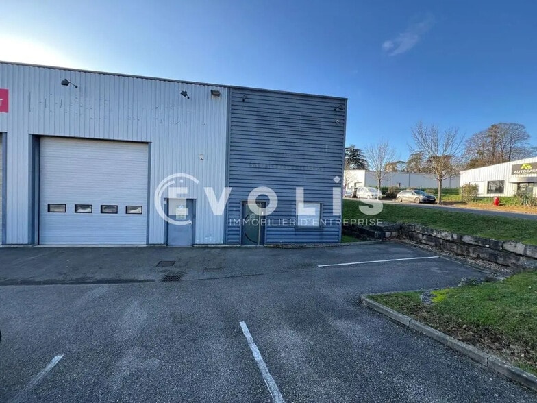 Office in Gleizé for lease - Building Photo - Image 1 of 7