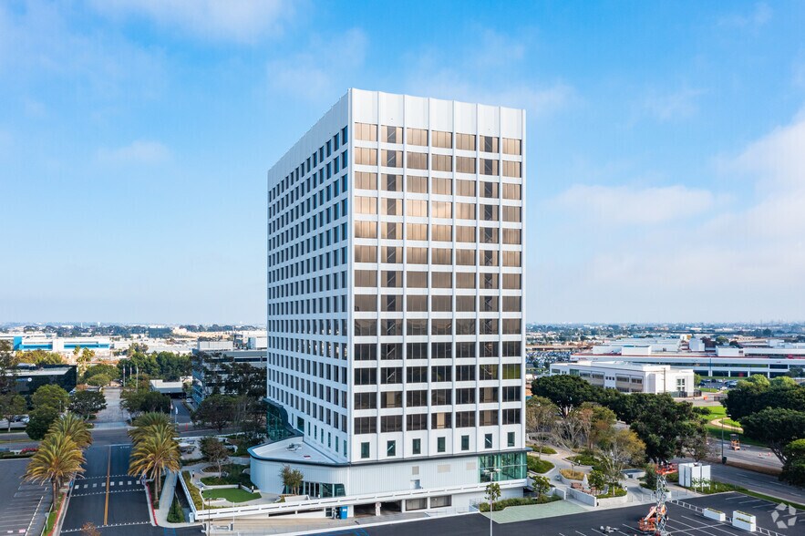 101 Continental Blvd, El Segundo, CA à louer - Photo du bâtiment - Image 2 de 28