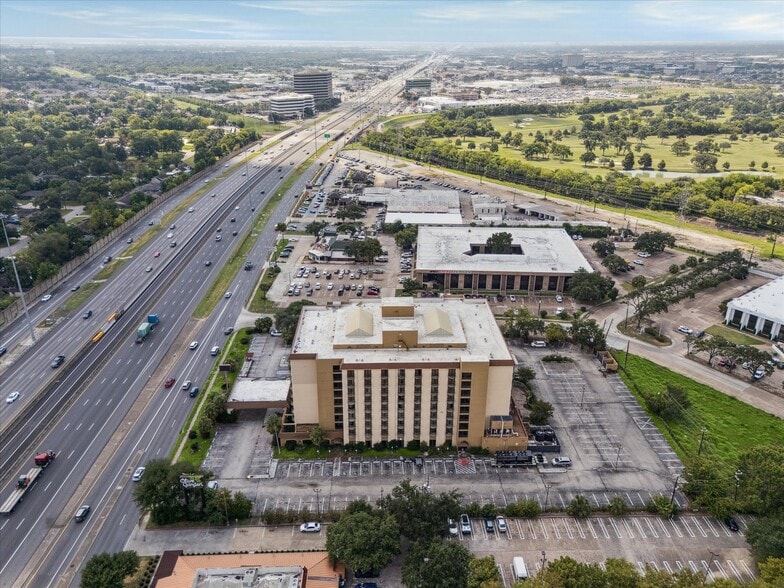 9090 Southwest Fwy, Houston, TX for sale - Building Photo - Image 2 of 26