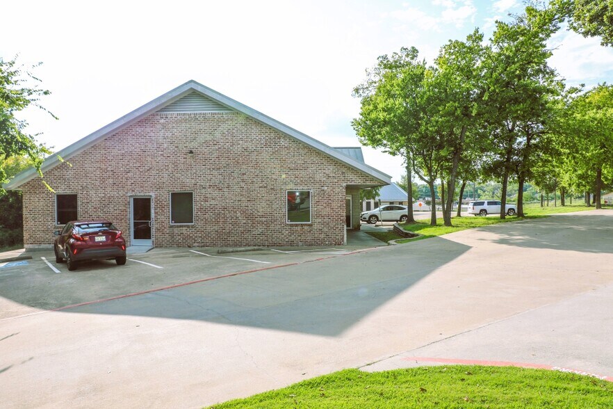 200 E Evergreen St, Sherman, TX à louer - Photo du bâtiment - Image 2 de 3
