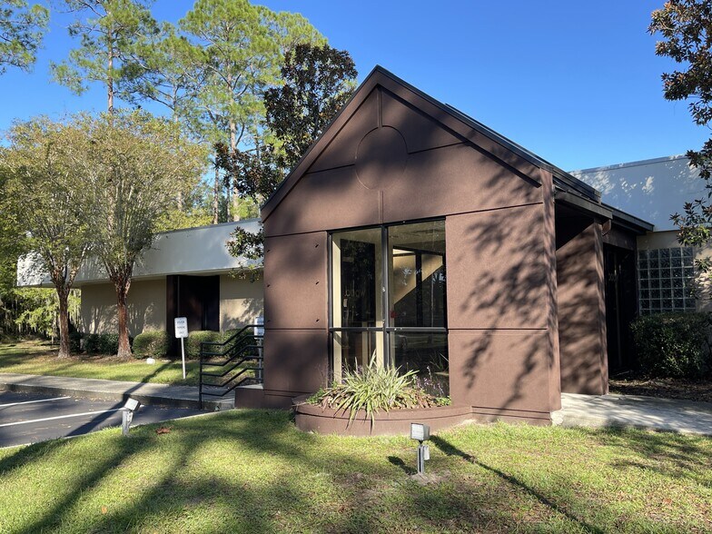 404 SW 140th Ter, Newberry, FL à louer - Photo du bâtiment - Image 3 de 6