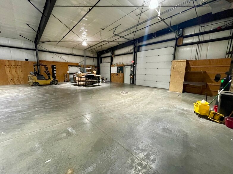 4916-4920 Triangle St, McFarland, WI for lease - Building Photo - Image 3 of 8