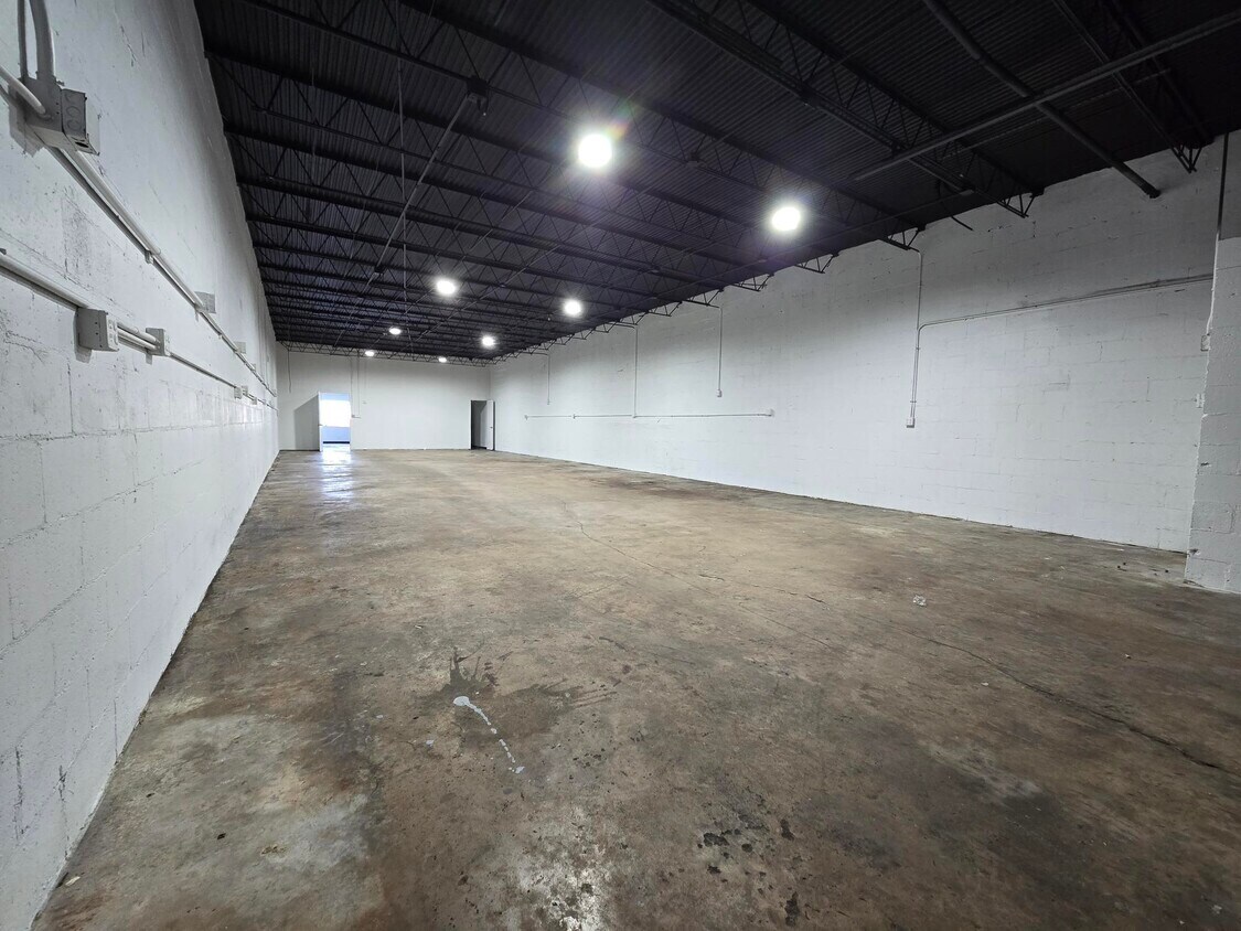4019 NE 6th Ave, Oakland Park, FL for lease Interior Photo- Image 1 of 3