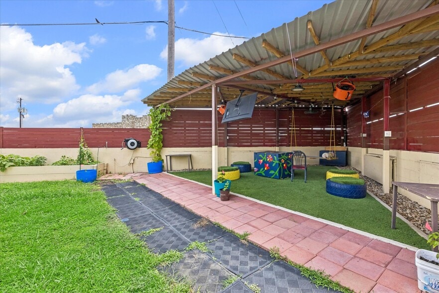 15101 S Interstate 35, Buda, TX à vendre - Photo du bâtiment - Image 3 de 12