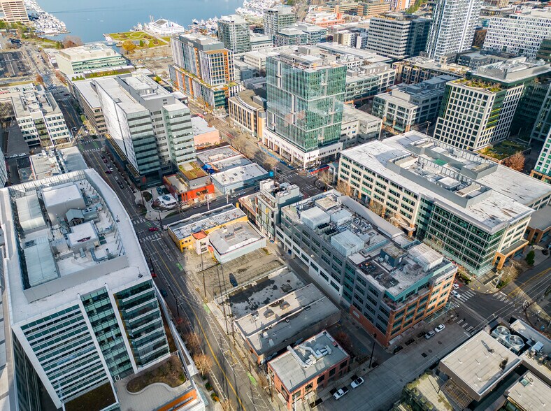 310 9th Ave N, Seattle, WA à vendre - Photo du bâtiment - Image 2 de 3