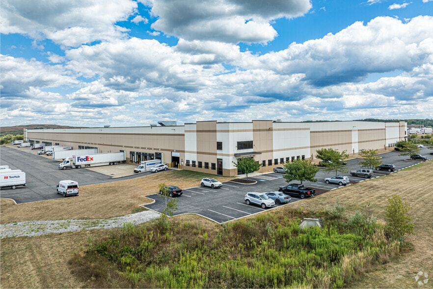 200 Solar Dr, Imperial, PA for lease - Building Photo - Image 2 of 4