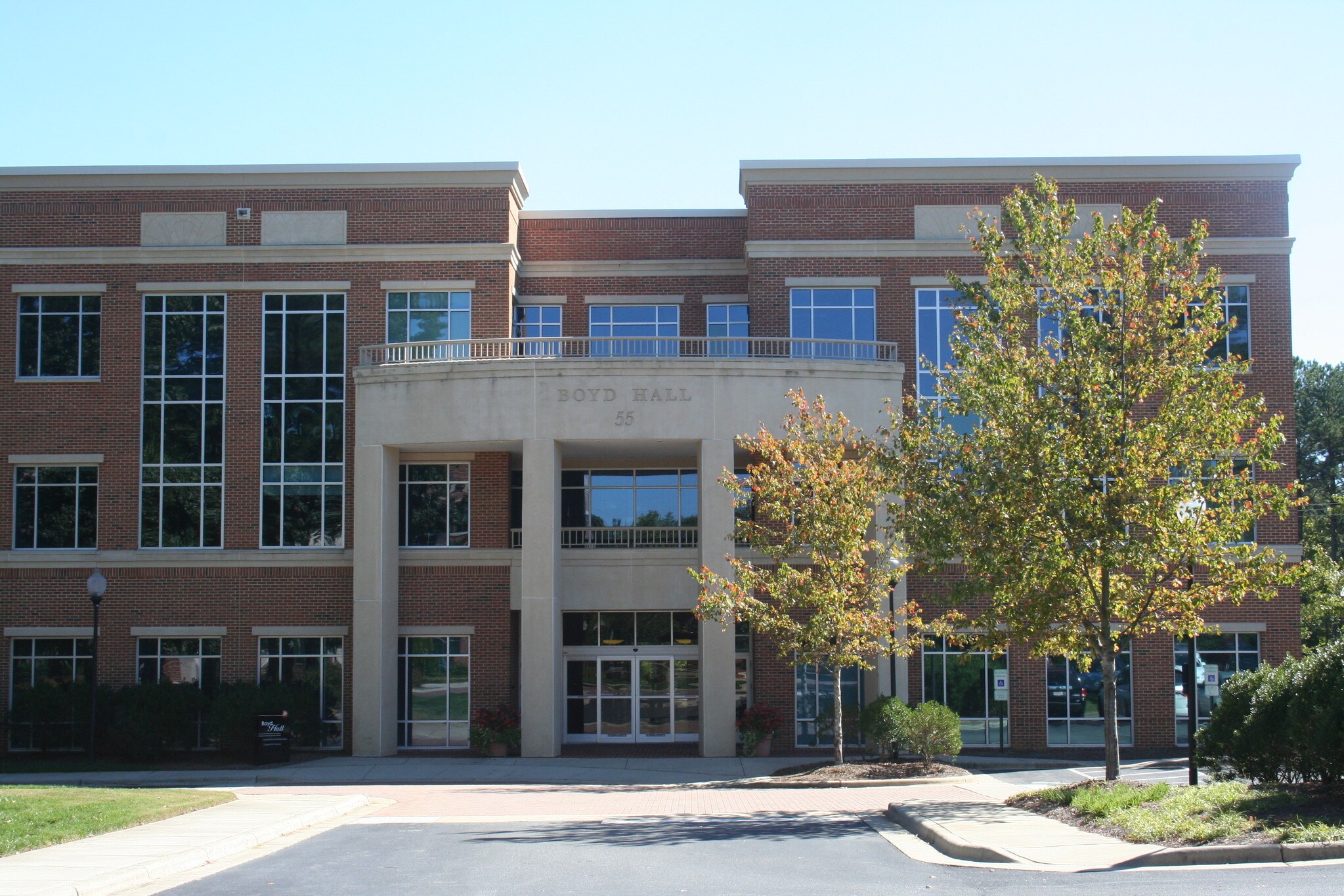 55 Vilcom Center Dr, Chapel Hill, NC à louer Photo du bâtiment- Image 1 de 2