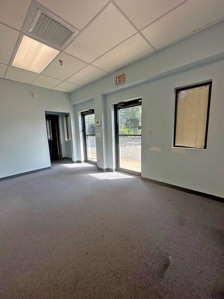 92 Weston St, Hartford, CT for lease - Interior Photo - Image 2 of 12