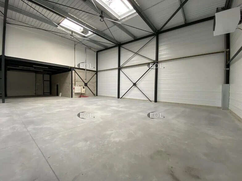 Flex in Marignane for sale - Building Photo - Image 2 of 7