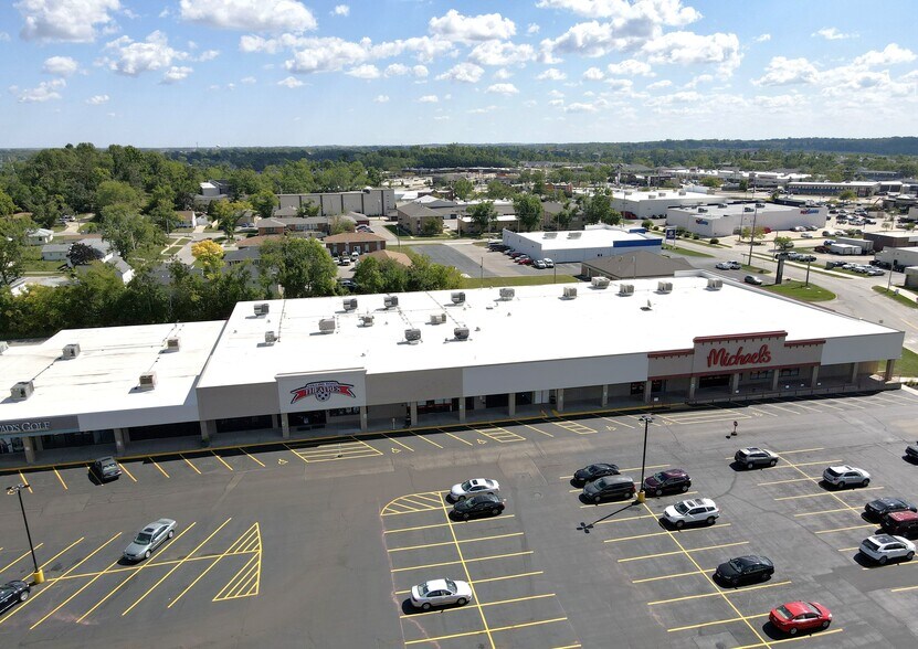 1398-1470 Twixt Town Rd, Marion, IA à vendre - Photo du bâtiment - Image 2 de 6