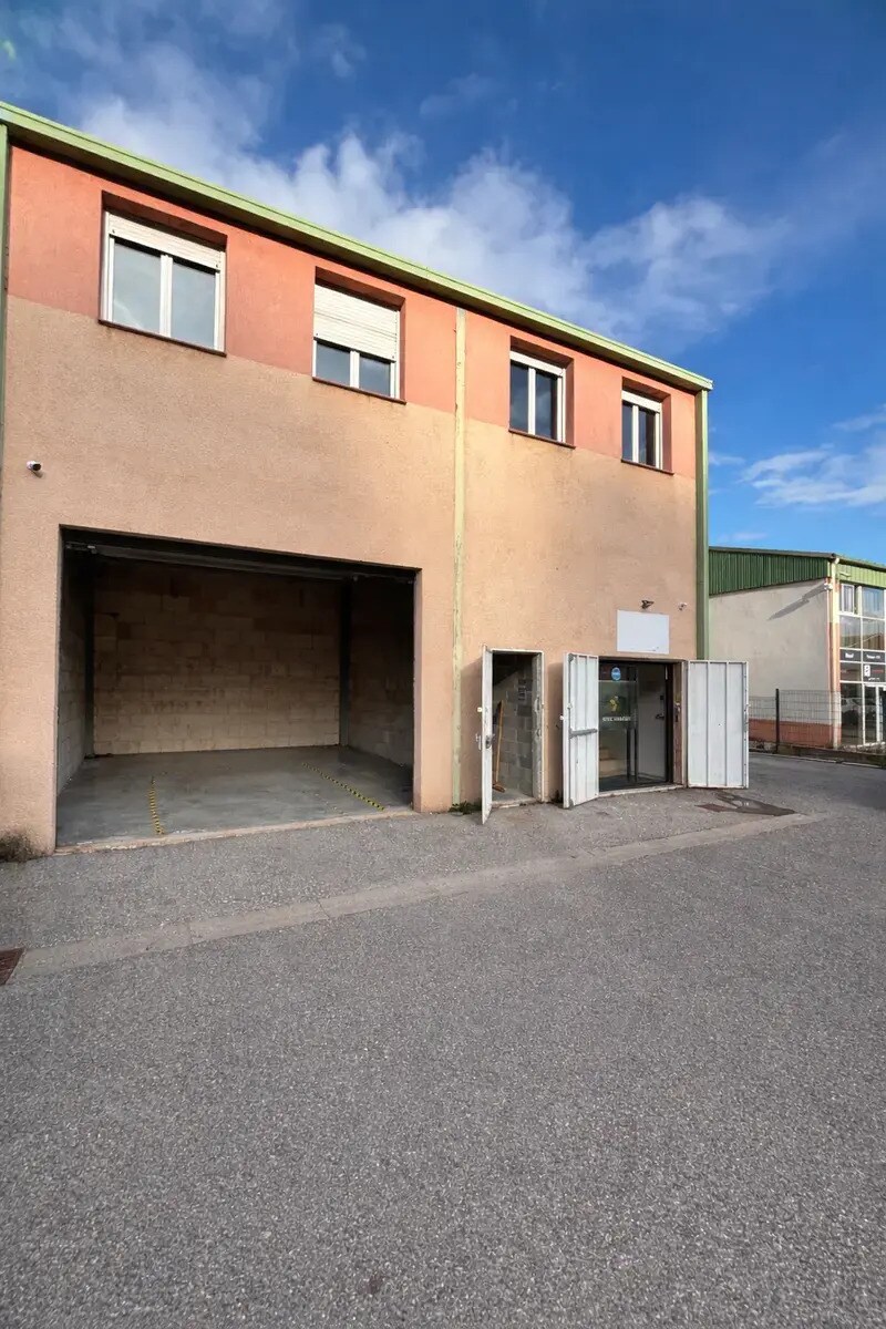 Flex in Saint-Maximin-la-Sainte-Baume for lease Building Photo- Image 1 of 10