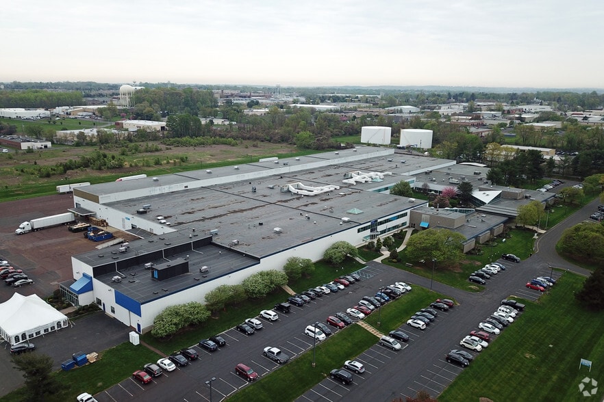 935-995 Mearns Rd, Warminster Township, PA for lease - Primary Photo - Image 1 of 1