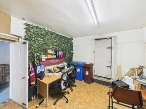 96 Market St, St Andrews for lease Interior Photo- Image 1 of 4
