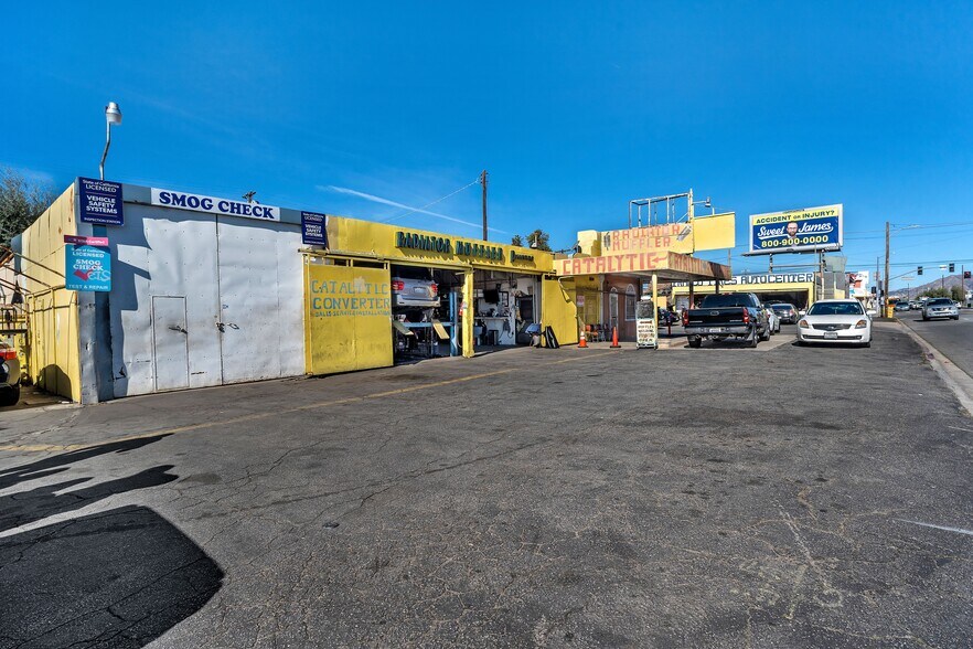 10741 San Fernando Rd portefeuille de 4 propriétés à vendre sur LoopNet.ca - Photo du bâtiment - Image 1 de 10