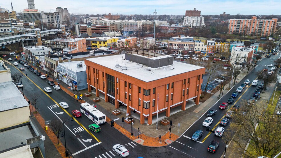 288 N Broad St, Elizabeth, NJ à louer - Photo du bâtiment - Image 3 de 21