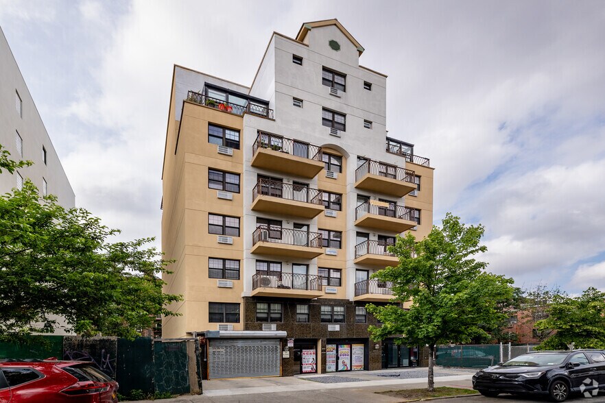 144-77 Barclay Ave, Flushing, NY à louer - Photo principale - Image 1 de 6