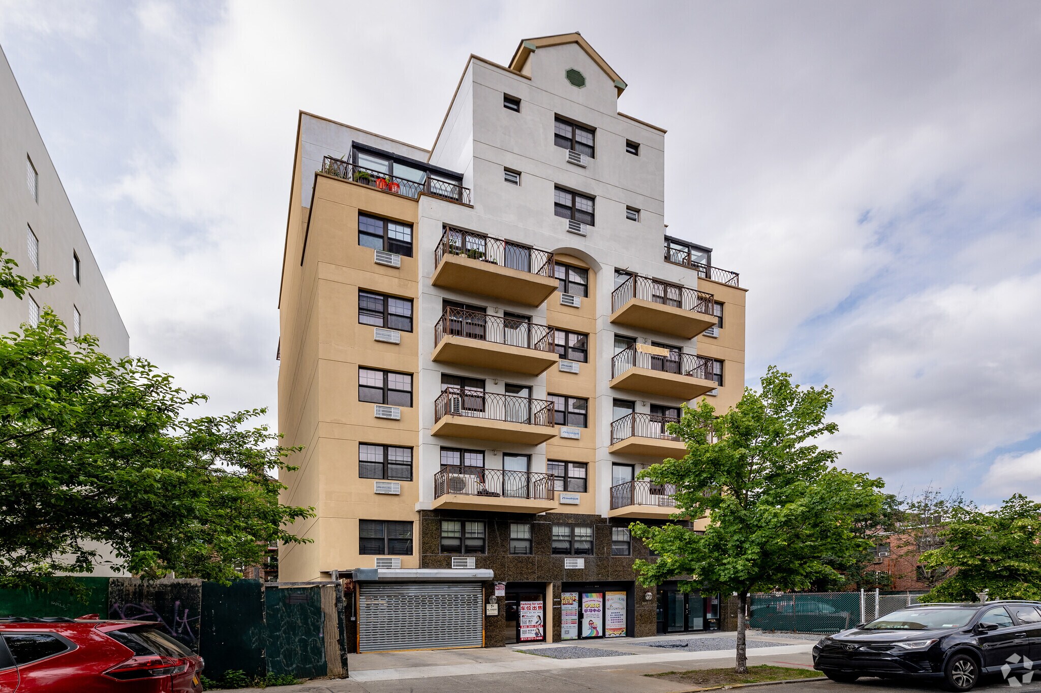 144-77 Barclay Ave, Flushing, NY for lease Primary Photo- Image 1 of 7