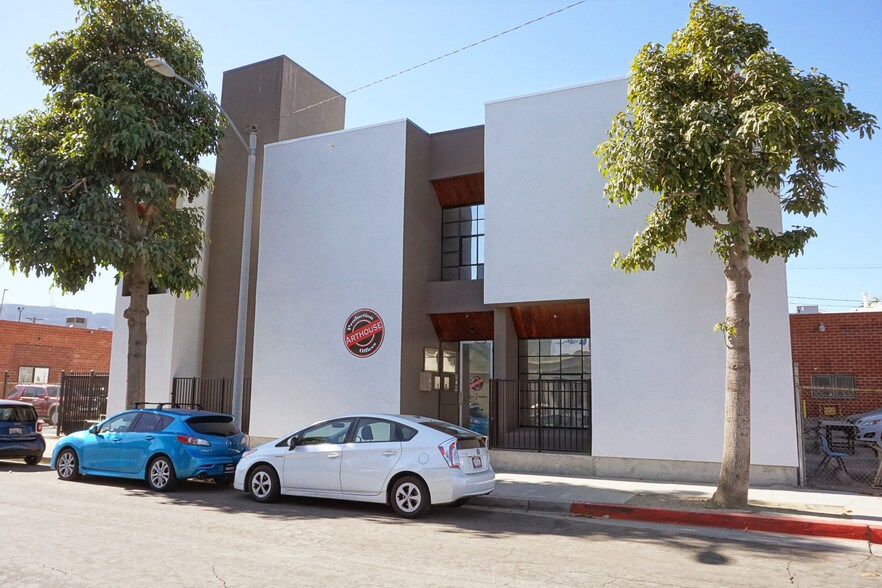 639 S Glenwood Pl, Burbank, CA à louer - Photo du bâtiment - Image 3 de 9