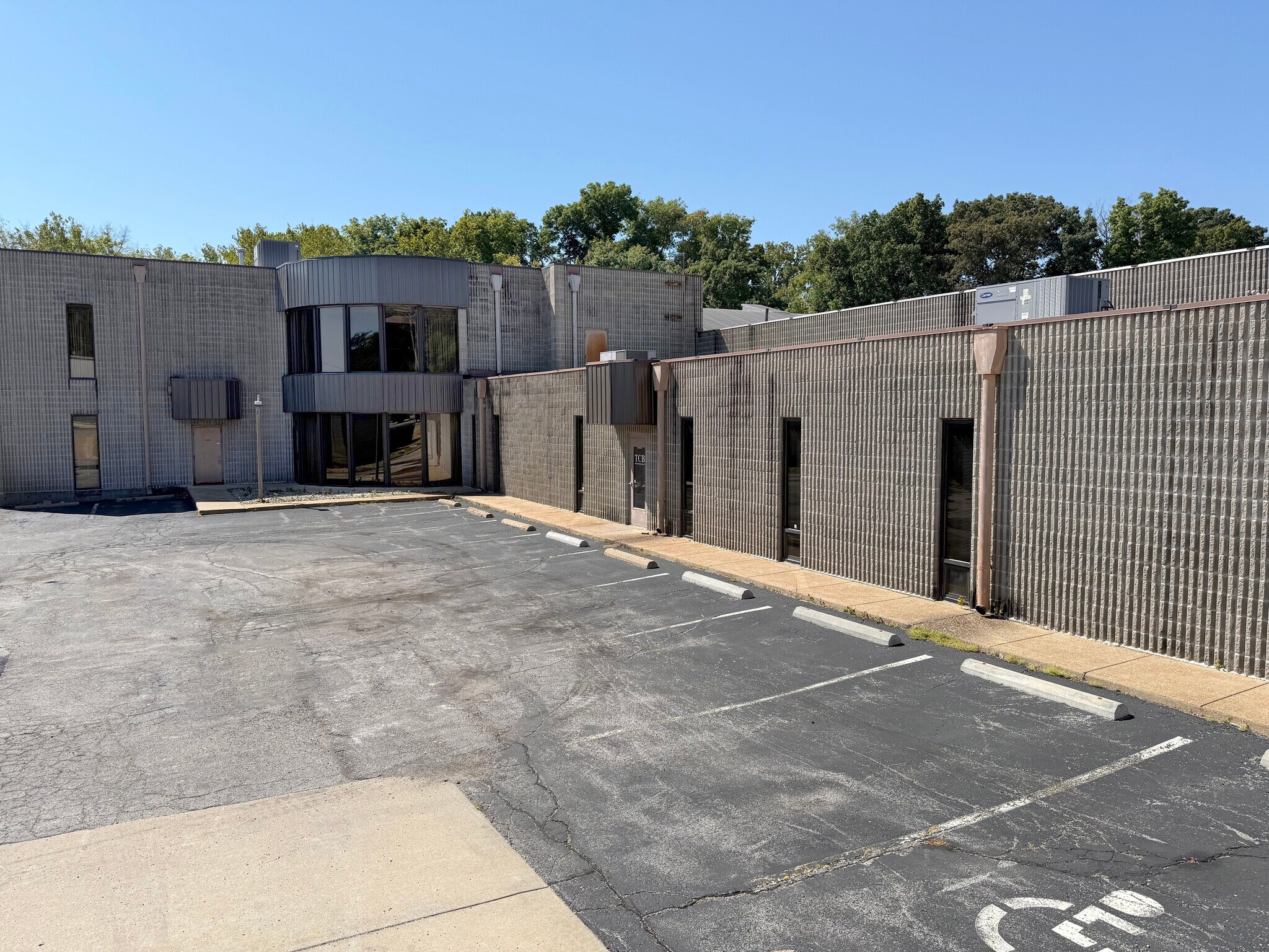 9530 Watson Industrial Park, Crestwood, MO for lease Primary Photo- Image 1 of 5