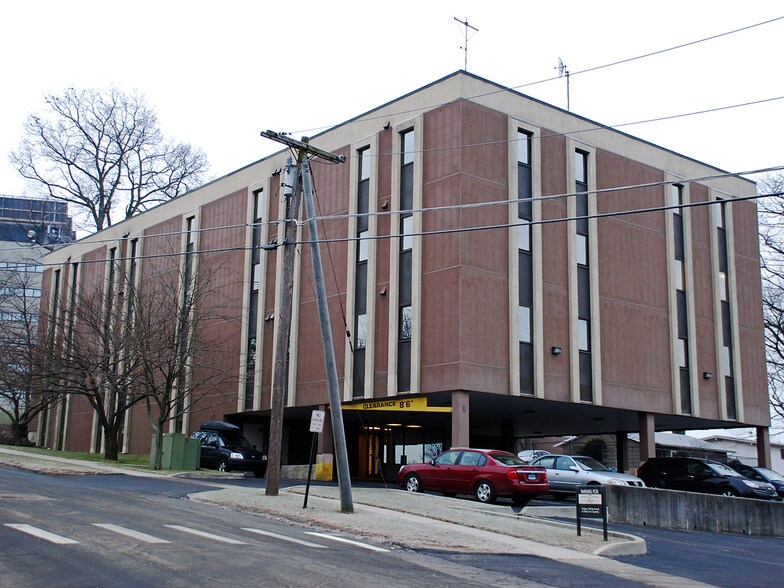 27 Hospital Ave, Danbury, CT à louer - Photo du bâtiment - Image 2 de 3