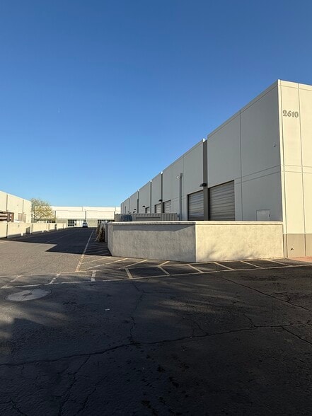 2610 E Mohawk Ln, Phoenix, AZ à vendre - Photo du bâtiment - Image 3 de 7