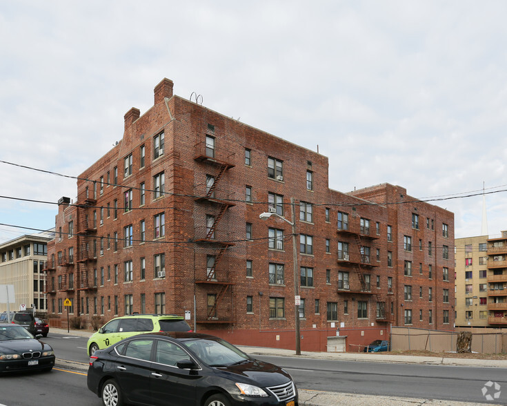 10 Washington St, Hempstead, NY for sale - Primary Photo - Image 1 of 4