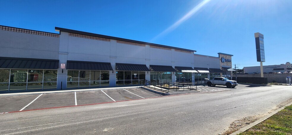 15319 Lookout Rd, San Antonio, TX à louer - Photo du bâtiment - Image 2 de 10